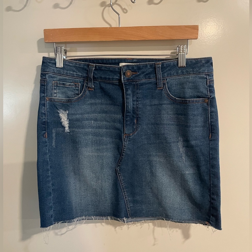 Women’s denim blue Jean skirt size 7 distressed fringed sky and sparrow